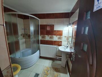 Фото номера Коттедж с 6 спальнями Дома для отпуска Cabana Popasul Vânătorului г. Арьешени 35